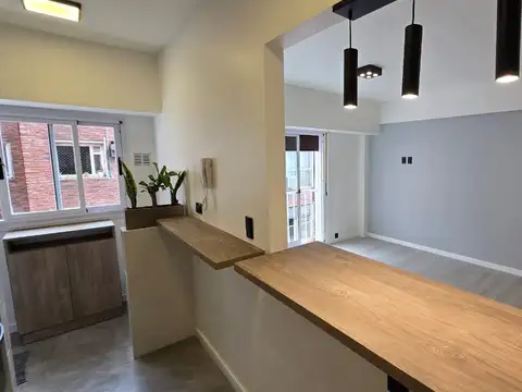 Departamento de 4 Ambientes - Refaccionado - Piso Alto - Bajas Expensas