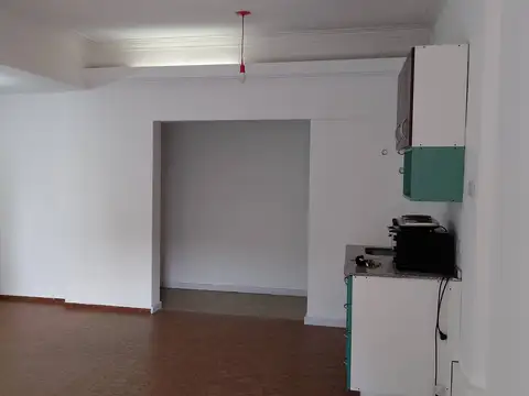 ALQUILER MONOAMB. 1°PISO AL FRENTE C/BALCON