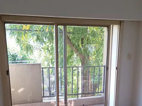 ALQUILER MONOAMB. 1°PISO AL FRENTE C/BALCON