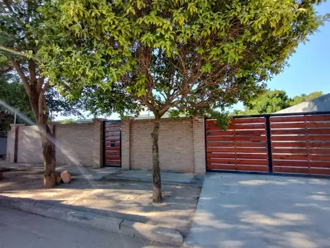 SE VENDE CASA 6 AMBTES FRAY M.ESQUIÚ. FACILIDADES
