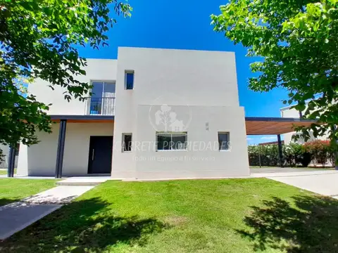 Venta Casa 3 dormitorios, pileta y cochera. El Cantón.