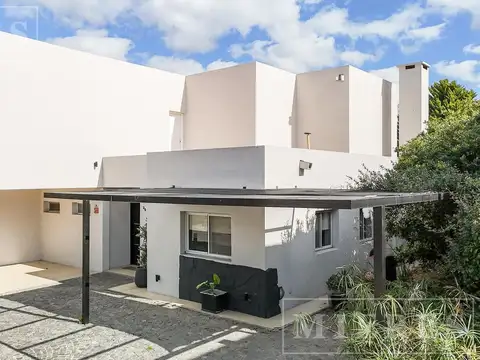 Casa en venta en La Montura, Avenida Patricias Argentinas 3593