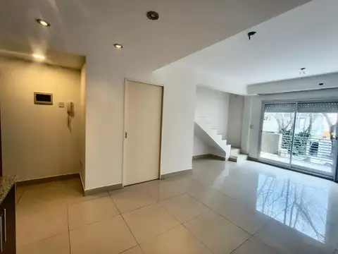 Depto 2 amb en Venta con patio Villa Pueyrredon