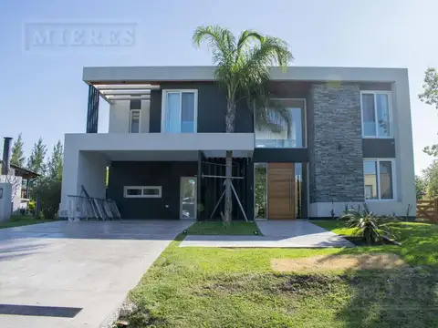 Casa en venta desarrollada en dos plantas en El Recuerdo, Estancias del Pilar