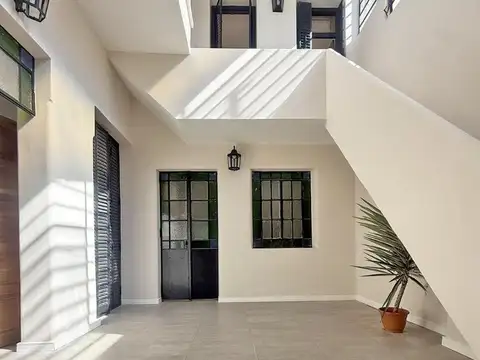 CASA DE PASILLO DE 3 DORMITORIOS RECICLADA