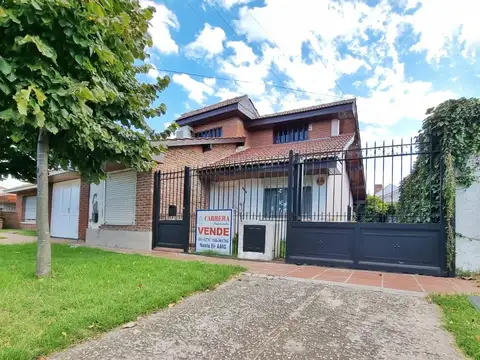 Chalet en PH 3 ambientes con entrada p/ autos - Soler y C. de Dolores