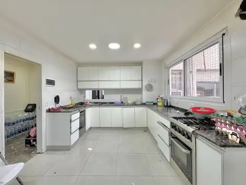 DEPTO 4 AMB EN VENTA CON DEPEND ILUMINADO AL FRENT
