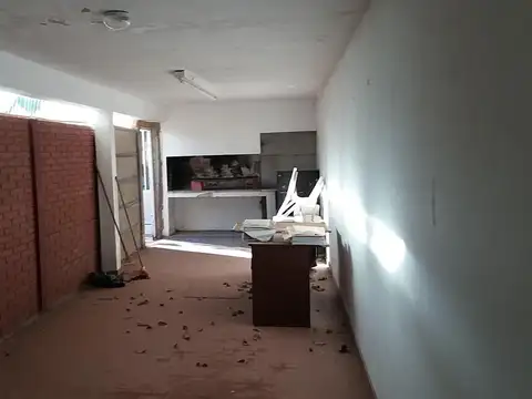 Casa 5 ambientes con 1 baño