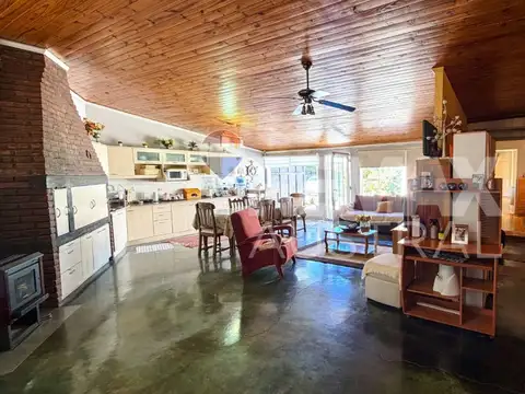 Casa 5 ambientes con 2 baños
