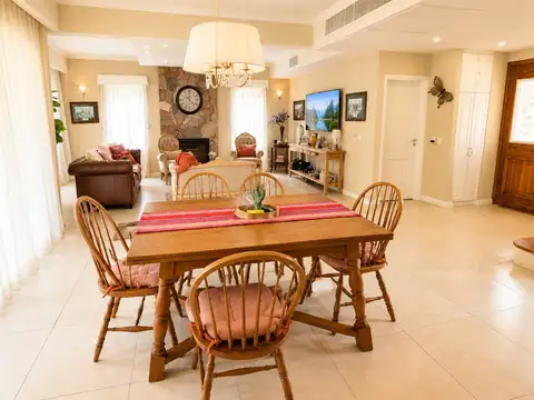Casa 6 ambientes con 3 baños