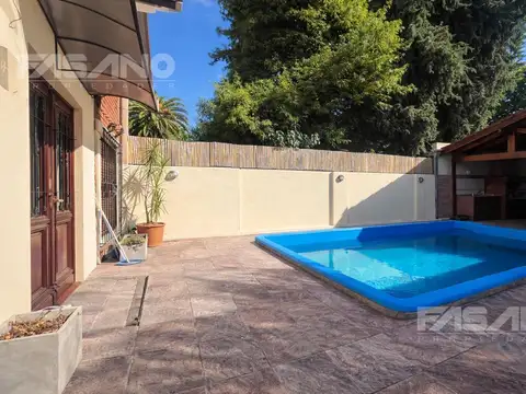 Depto Tipo Casa en Alquiler de 4 ambientes