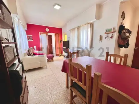 PH en venta — Excelente ubicación (18 y 33) · Bajas expensas. Dos Dormitorios.