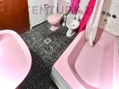PH en venta — Excelente ubicación (18 y 33) · Bajas expensas. Dos Dormitorios. APTO BANCO