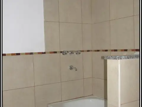 Departamento en Alquiler en Luis Agote, $ 420.000