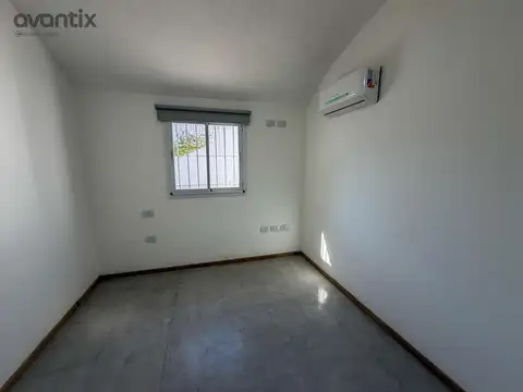 Casa en Alquiler con 2 cocheras