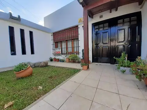 Casa Tres dormitorios, con pileta