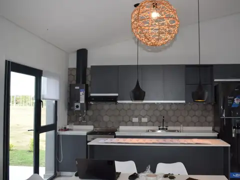 CASA DE 2 DORMITORIOS A ESTRENAR EN QUILOAZAS