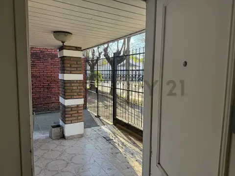 VENTA CASA-OFICINA-LOCAL 3 AMBIENTES CON PATIO Y COCHERA-APTO CREDITO-SAN MIGUEL-BSAS