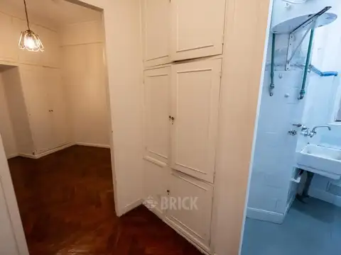 URUGUAY AL 1300 - IMPECABLE BAÑO COMPLETO