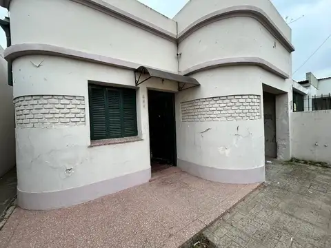 casa cuatro ambientes para alquilar lujan rawson  al 600