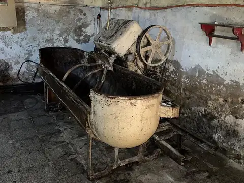 Fondo Comercio en Alquiler en Jauregui Jose Maria, $ 500.000