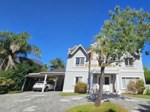 Casa en Alquiler con 6 cocheras