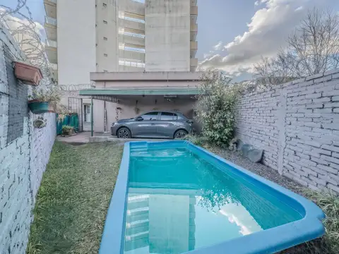 CASA 3 AMBIENTES CON COCHERA Y PILETA - V. BOSCH