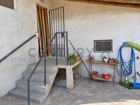 Casa 6 ambientes con 2 baños