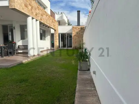 CENTURY 21 LOPEZ VENDA CASA EN GUAYMALLEN BARRIO PRIVADO LA BAJADA