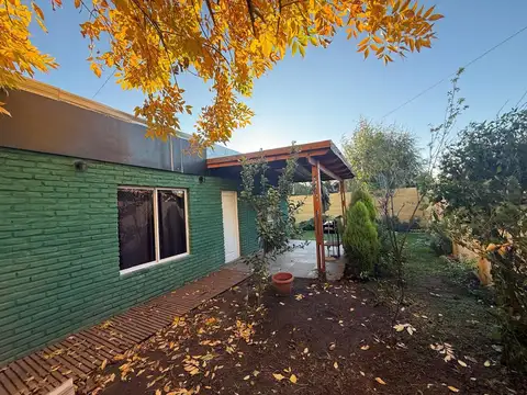 OPORTUNIDAD CASA EN VENTA CON JARDIN COUNTRY RODA BAJAS EXPENSAS TOMA VEHICULO