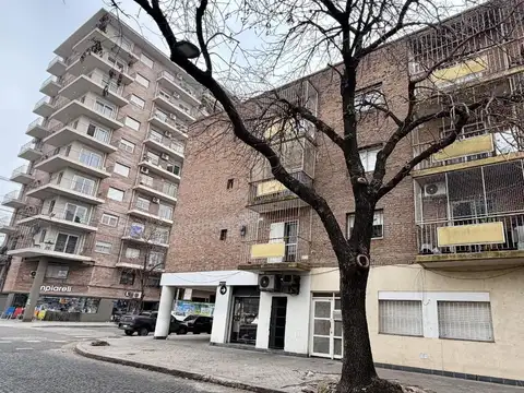 Departamento Escalera. Pasco 90 esq. Necochea. Facultades. Abasto. Av Pellegrini