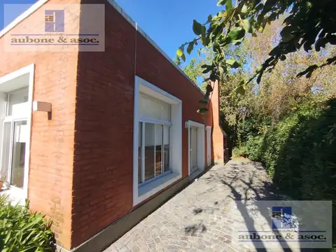 Casa en Alquiler con 2 cocheras