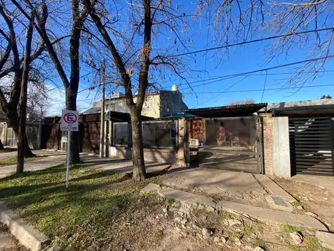 EN VENTA CASA FUNES CENTRO 4 DORMITORIOS Y PATIO