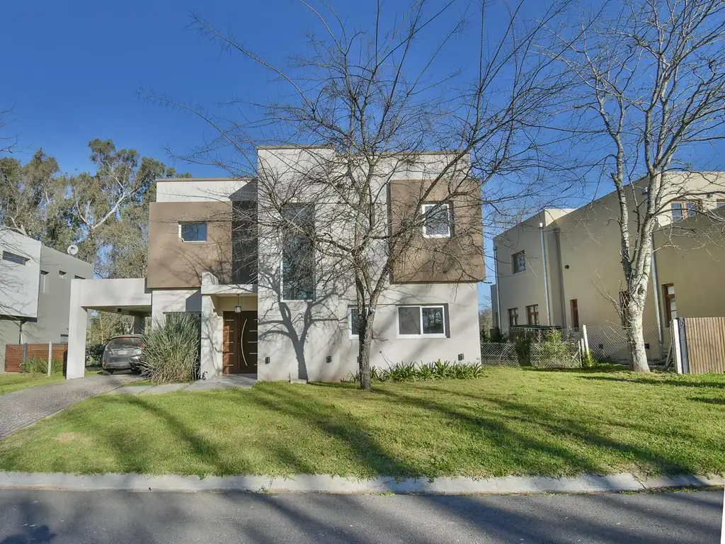 Casa en Venta con cochera