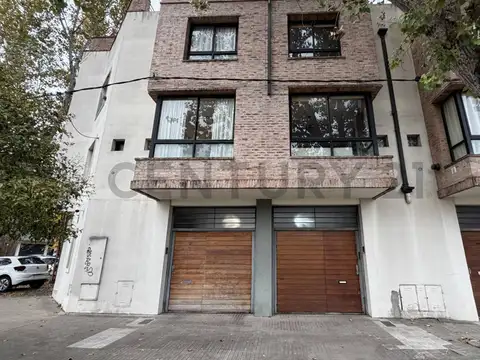 Calle 23 ESQUINA 33 100, Piso 2