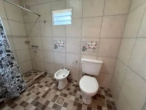 Casa 2 ambientes con 1 baño