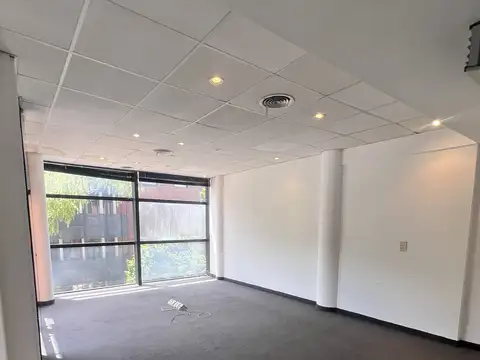 Oficina en Alquiler con 3 cocheras
