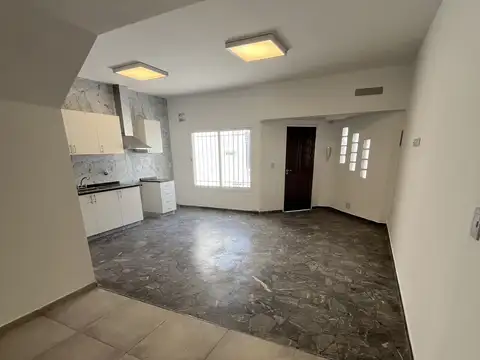 Depto Tipo Casa en Alquiler de 3 ambientes