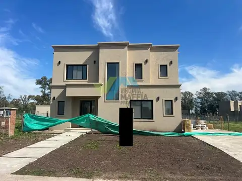 Casa  en Venta en Santa Sofía, Pilar del Este, Pilar