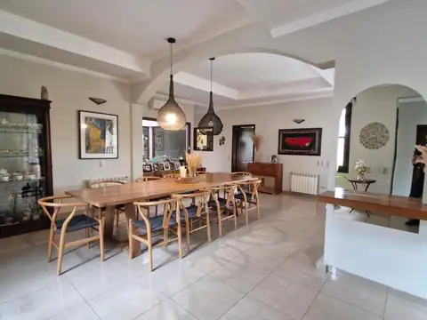 Casa 5 ambientes con 5 baños