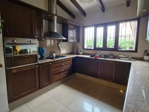 ¡Venta! Increíble Casa en Cerro De Las Rosas - Toda en una planta - ¡Con Escritura!