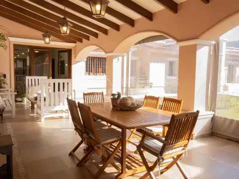 ¡Venta! Increíble Casa en Cerro De Las Rosas - Toda en una planta - ¡Con Escritura!