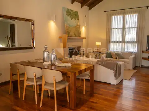 Casa en Venta con 4 cocheras