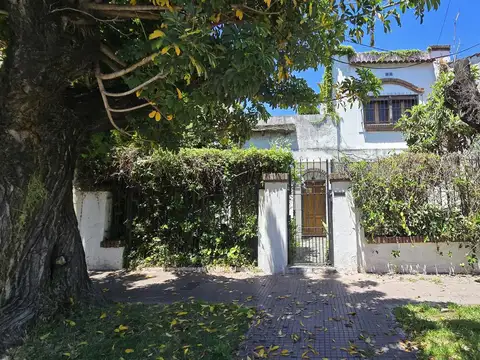 AMPLIA CASA DE 6 AMBIENTES CON PATIO Y TERRAZA EN VENTA. FLORIDA