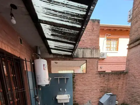 Casa en Alquiler con 4 cocheras