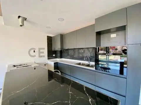 Venta Semipiso 2 Ambientes de Categoría con Balcón Aterrazado