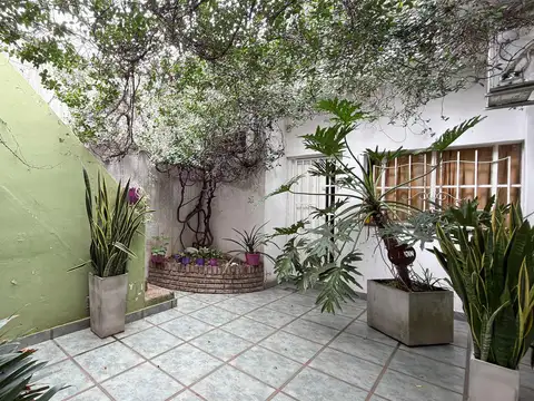 Casa 6 ambientes con 4 baños