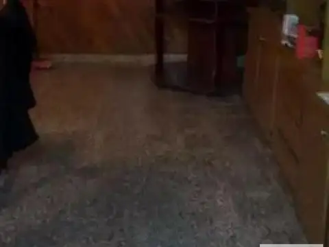 Casa 5 ambientes con 1 baño