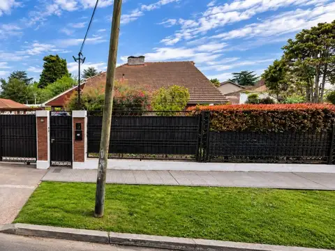 Casa en Venta con 4 cocheras