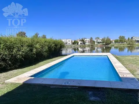 Casa en Venta con 4 cocheras
